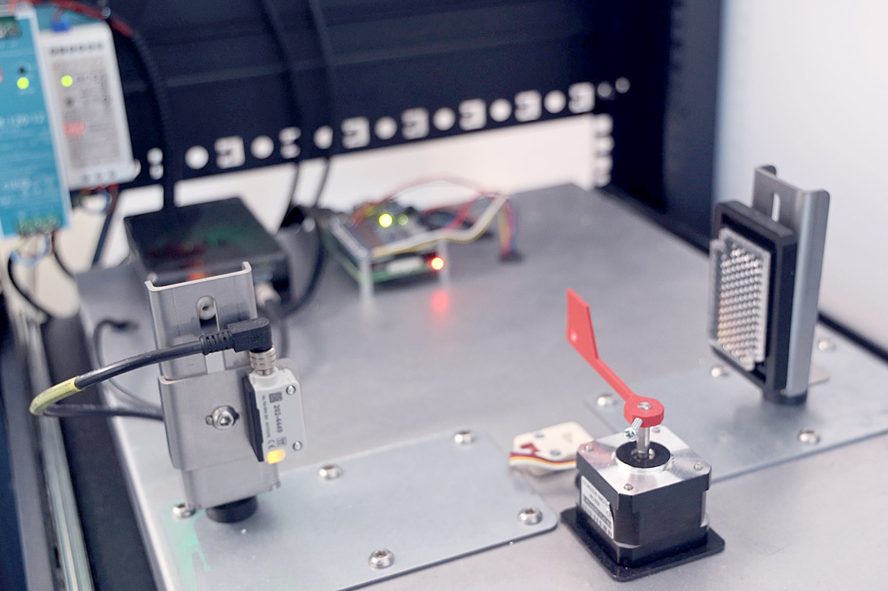 Intelligent IoT sensors on an industrial test bench