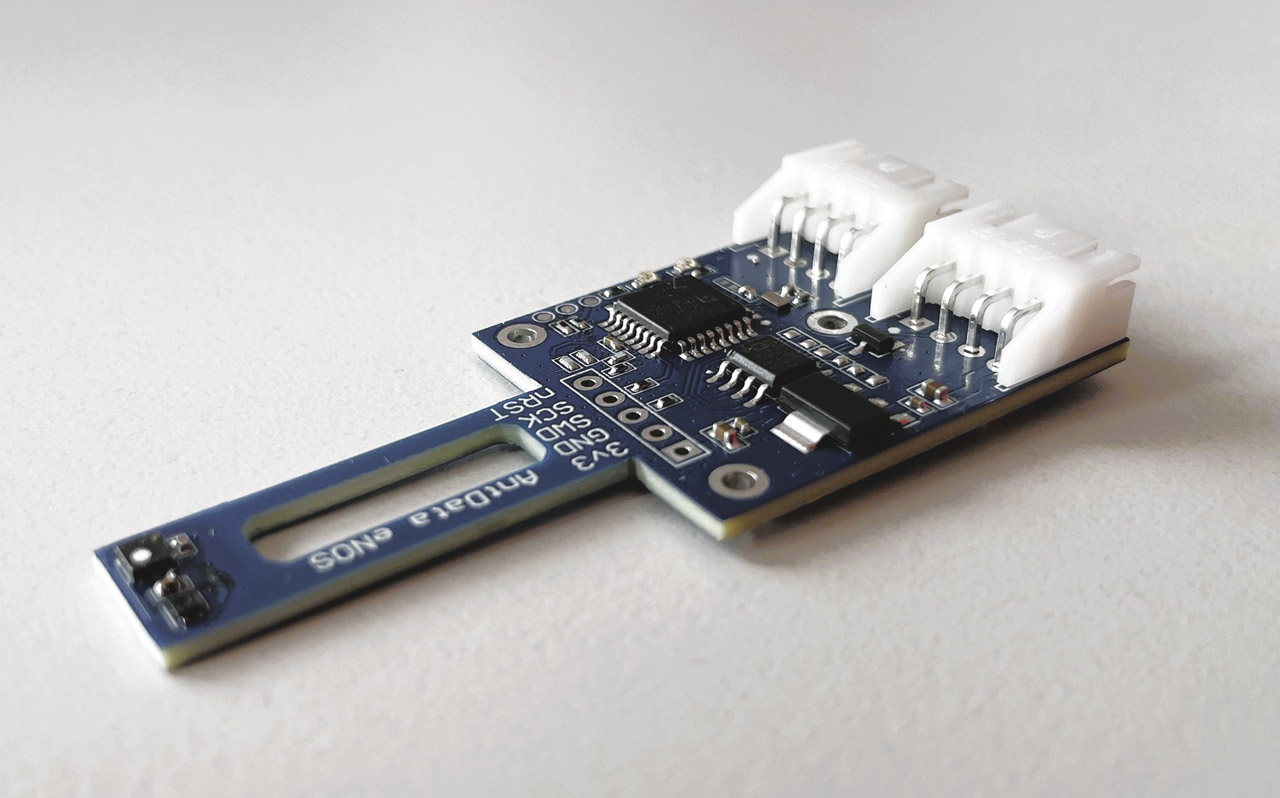 Intelligent industrial IoT sensor module for collecting machine and process data